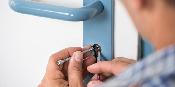 The right way to choosing a reliable and trustworthy locksmith for your home security